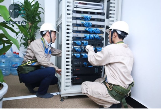Sử dụng các công cụ giám sát để theo dõi lưu lượng truy cập, băng thông